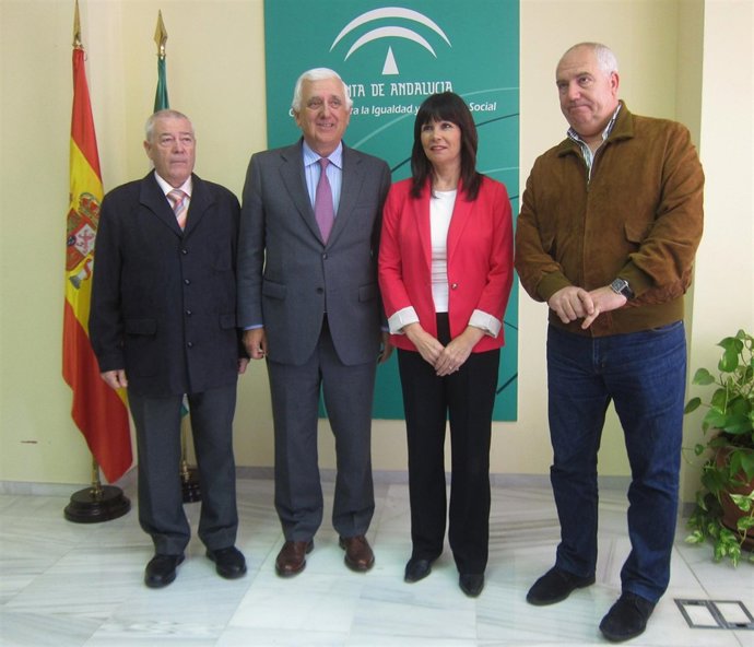 Micaela Navarro Se Reúne Con UGT, CCOO, Y CEA