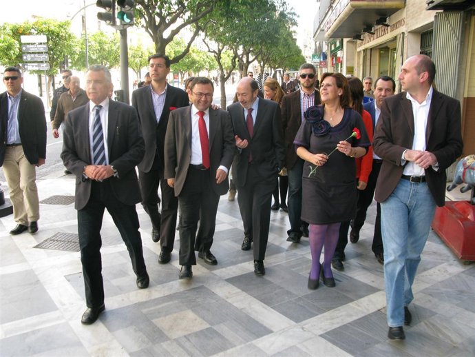 Rubalcaba, Junto A Socialistas Malagueños En Su Visita A Antequera