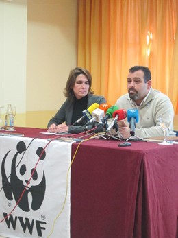 La Responsable De Aguas Continentales De WWF, Eva Fernández , Y Juan José Carmon