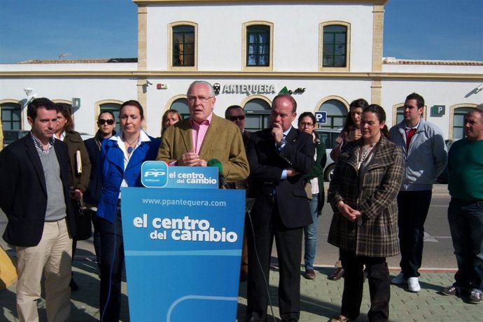 Los 'Populares' En La Rueda De Prensa