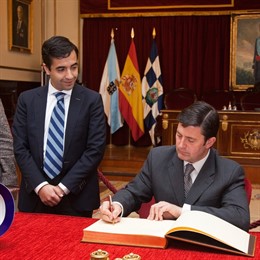El alcalde de Ferrol y el delegado del Gobierno en Galicia (dcha).