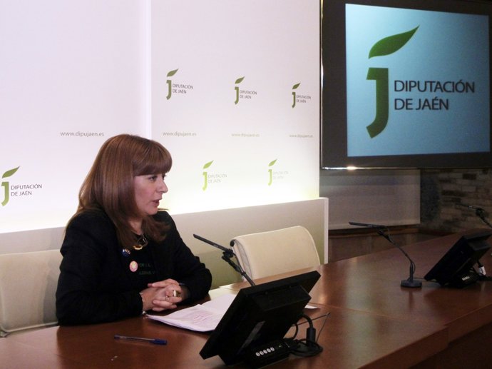 Antonio Olivares Presenta La Programación De Diputación Relacionada Con El Cine.