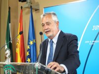 Griñán rechaza el "trágala" del Gobierno que "condena a reducir el gasto en sanidad y educación"