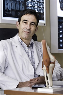 Luis Pérez Carro , Traumatólogo Del Hospital Universitario Marqués De Valdecilla