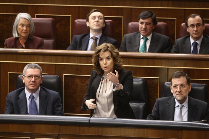 Soraya Sáenz De Santamaría En El Pleno Del Congreso