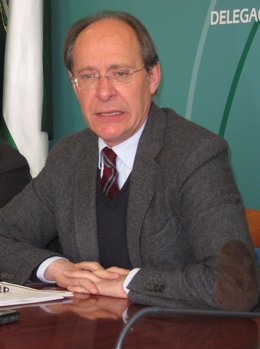 El Consejero De Medio Ambiente, José Juan Díaz Trillo, En Rueda De Prensa. 