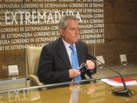 El consejero de Economía pone al Reino Unido como ejemplo de mercado laboral flexible que crea más empleo