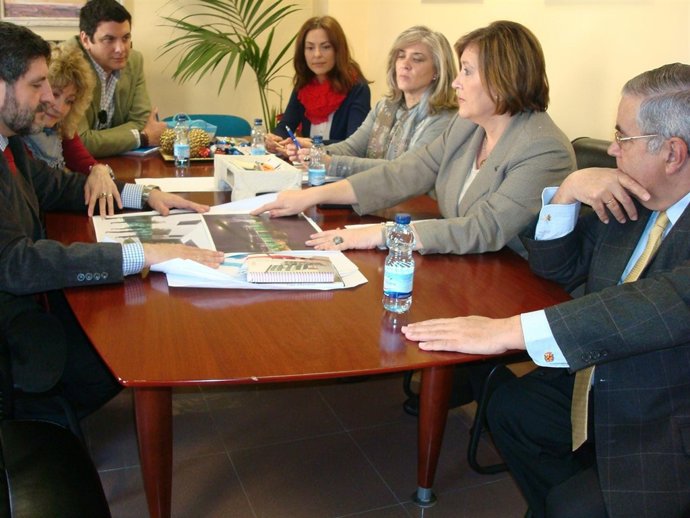 Paterna Y Sánchez Herrera Muestran Datos Del 'Nuevo Jaén' A Castillo Y Peinado.