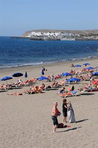 Bravo de Laguna se muestra "optimista" por la posibilidad de que Gran Canaria vuelva a ser "destino líder en 2012"