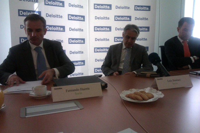 Socios De Deloitte En La Presentación De Predicciones