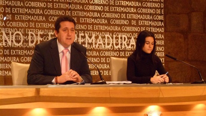 El Director General Y La Jefa De Proyectos De Fundecyt