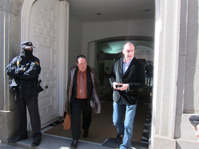 Carlos Monjero Con Su Abogado José Luis Fiuza