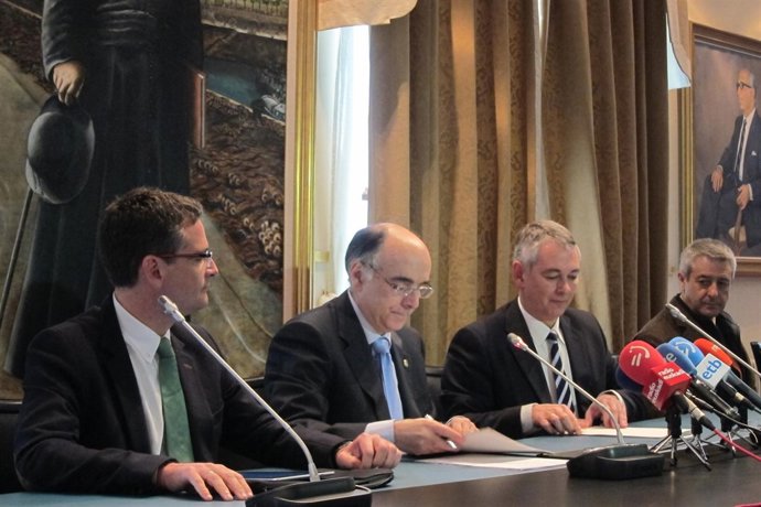 Firma Del Acuerdo Entre Euskaltzaindia Y La Fundación Popular De Estudios Vascos