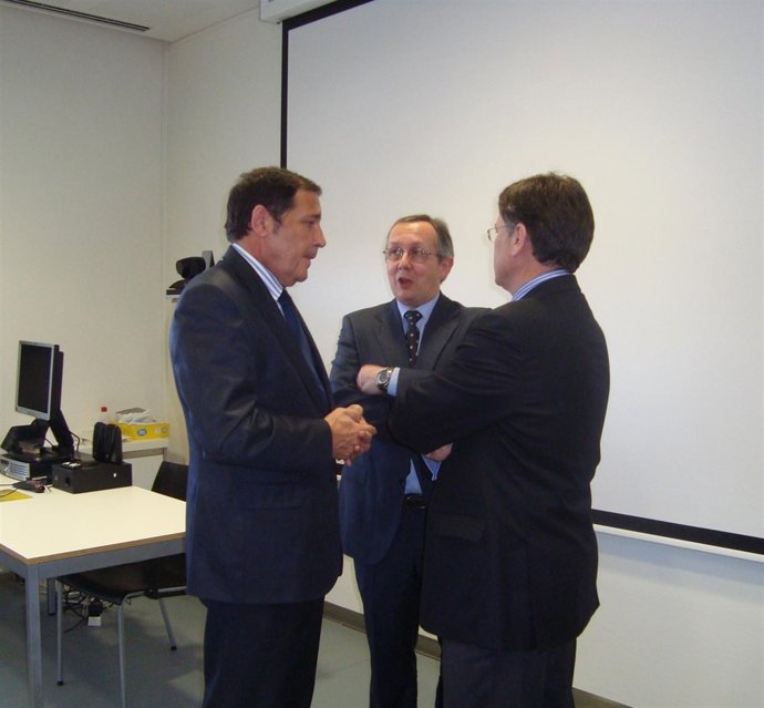 El Consejero De Sanidad, En El Centro De Salud Segovia III