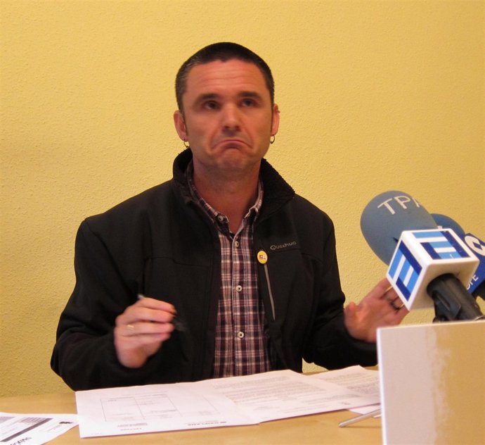 Rafael Palacios, Durante Una Rueda De Prensa.