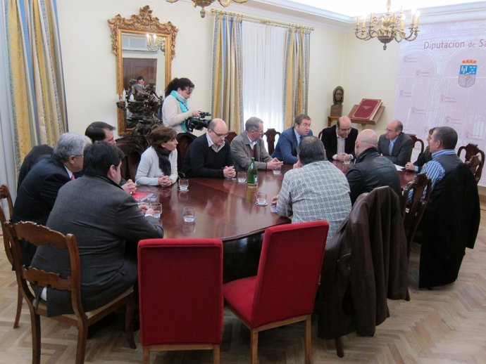 Reunión De La Comisión En Contra Del Telepeaje Portugués Y La Diputación