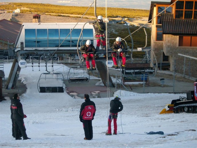 Simulacro De Rescate En La Covatilla
