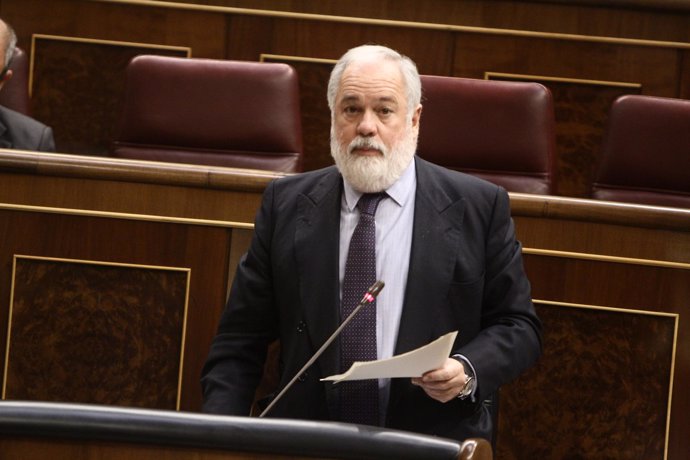 El Ministro De Agricultura, Alimentación Y Medio Ambiente, Miguel Arias Cañete E