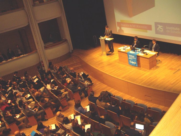 Manuel Pimentel En Un Momento De Su Intervención.