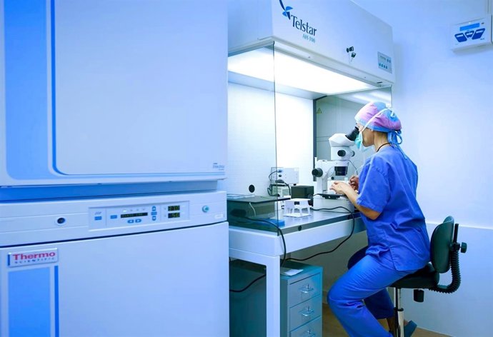 Una Investigadora En Su Laboratorio