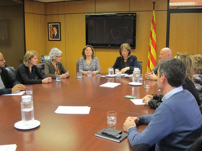 La Consellera De Enseñanza, Irene Rigau, Se Reúne Con Diputados Y Entidades