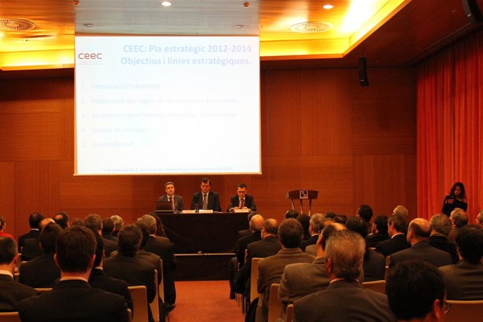 El Conseller Mena Apuesta Por El Ahorro De Energía