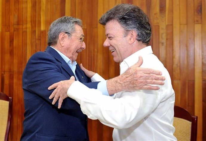 El Presidente De Cuba, Raúl Castro, Y El De Colombia, Juan Manuel Santos.