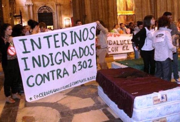 Docentes Interinos Encerrados En La Catedral De Sevilla