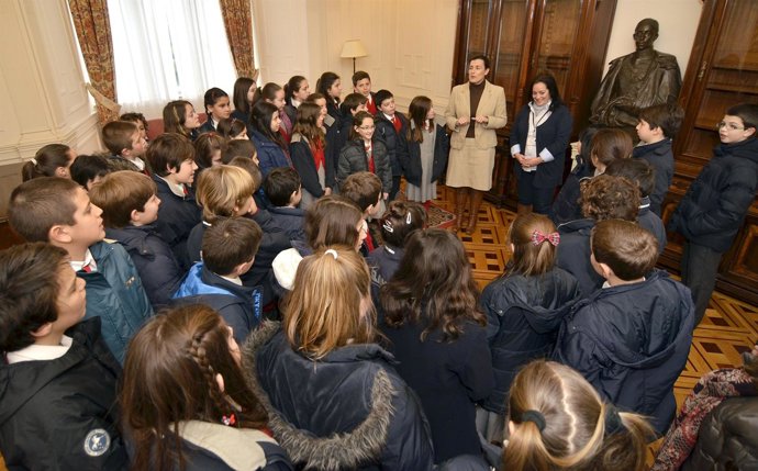 Visita De Escolares Al Palacio De La Magdalena