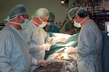 Cirujanos Realizan Una Reparación De La Válvula Aórtica