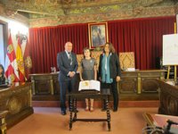 Carnero recuerda que queda "mucho camino por recorrer" para la igualdad de oportunidades entre el hombre y la mujer