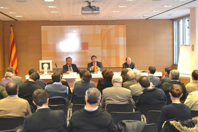 El Conseller De Agricultura, Josep Maria Pelegrí, Con El Sector Agrario Catalán