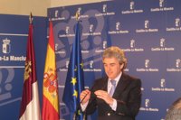 Esteban asegura que en los planes del Gobierno regional "no está contemplado el copago"