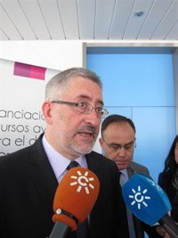 Ávila asevera que Invercaria ayuda a empresas "no por su carné político" y recuerda los apoyos a Pimentel o Santaella