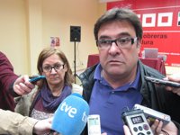 Carretero reclama a Monago que explique en el Parlamento "qué es lo que va a hacer" para cumplir el objetivo de déficit