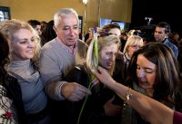 Arenas promete un grupo sobre diferencia salarial entre hombres y mujeres