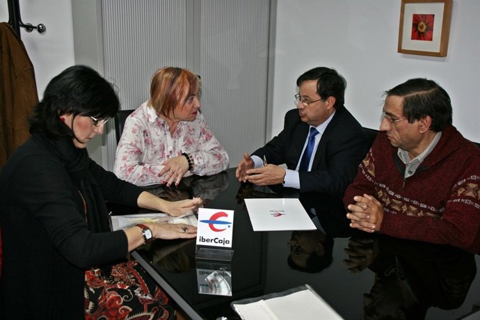 Imagen De La Firma Del Convenio