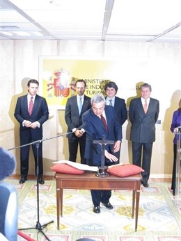 Victor Calvo-Sotelo Durante Su Investidura