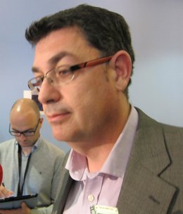 Enric Morera, En Los Pasillos De Las Corts