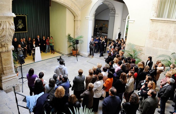 Acto De Lectura Del Manifiesto En La Diputación De Valencia