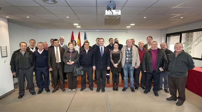 Jiménez Y Otras Autoridades Con Los Bomberos Homenajeados.