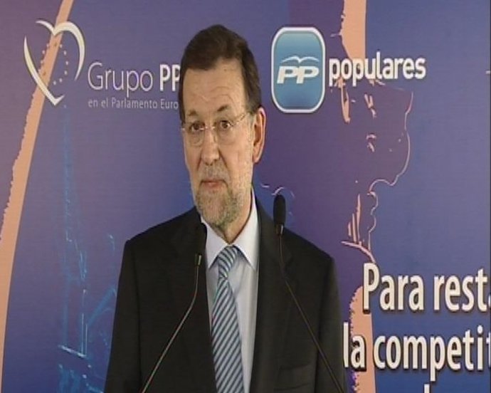 Rajoy dedica el día a madres trabajadoras y en paro