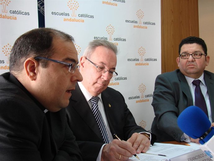 Jiménez, González Y Guerra Durante La Rueda De Prensa