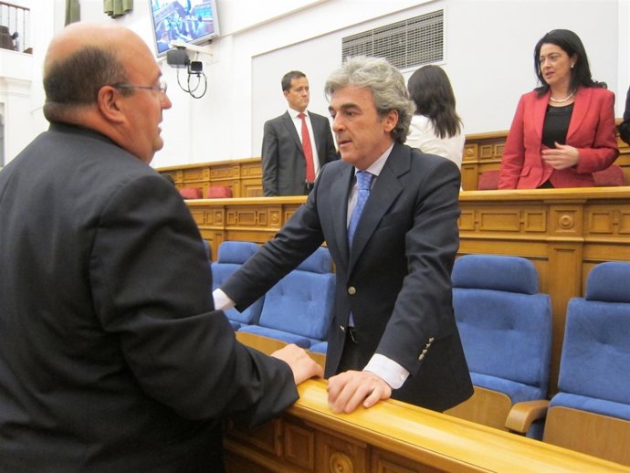 Esteban Dialoga Con Molina En El Pleno