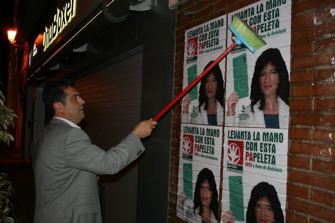 Ramos Comienza La Pegada De Carteles.