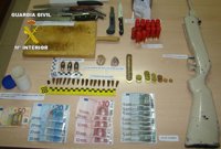 Ocho detenidos de una misma familia, dos de ellos menores, por venta de hachís junto a un instituto