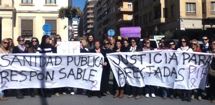 Mujeres Afectadas Por Las Prótesis Mamarias En Alicante