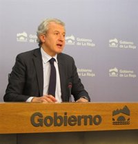 El Gobierno encomienda a Fundación 'Rioja Deporte' la gestión de la piscina y pista del 'Adarraga'