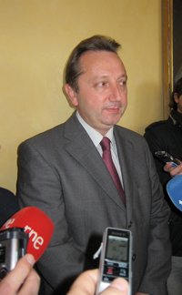 La Junta ve "indeseable" la huelga general y cree que los sindicatos buscan diálogo