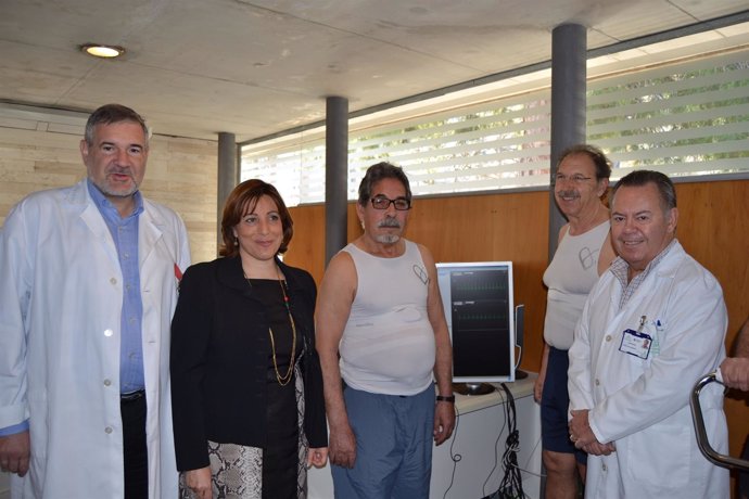 Pacientes Del Provincial De Castellón Con Camisetas "Inteligentes" Y Médicos